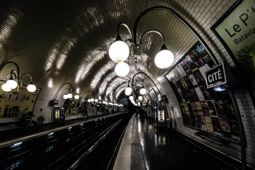 Découverte du Métro Parisien : Un Voyage au Cœur de la Capitale