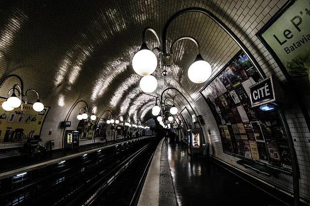Découverte du Métro Parisien : Un Voyage au Cœur de la Capitale