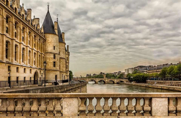 Découvrir Paris et ses incroyables attraits touristiques à bord d’un bus panoramique
