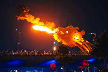 Spectacle de feu à Paris : quand la flamme invite le public
